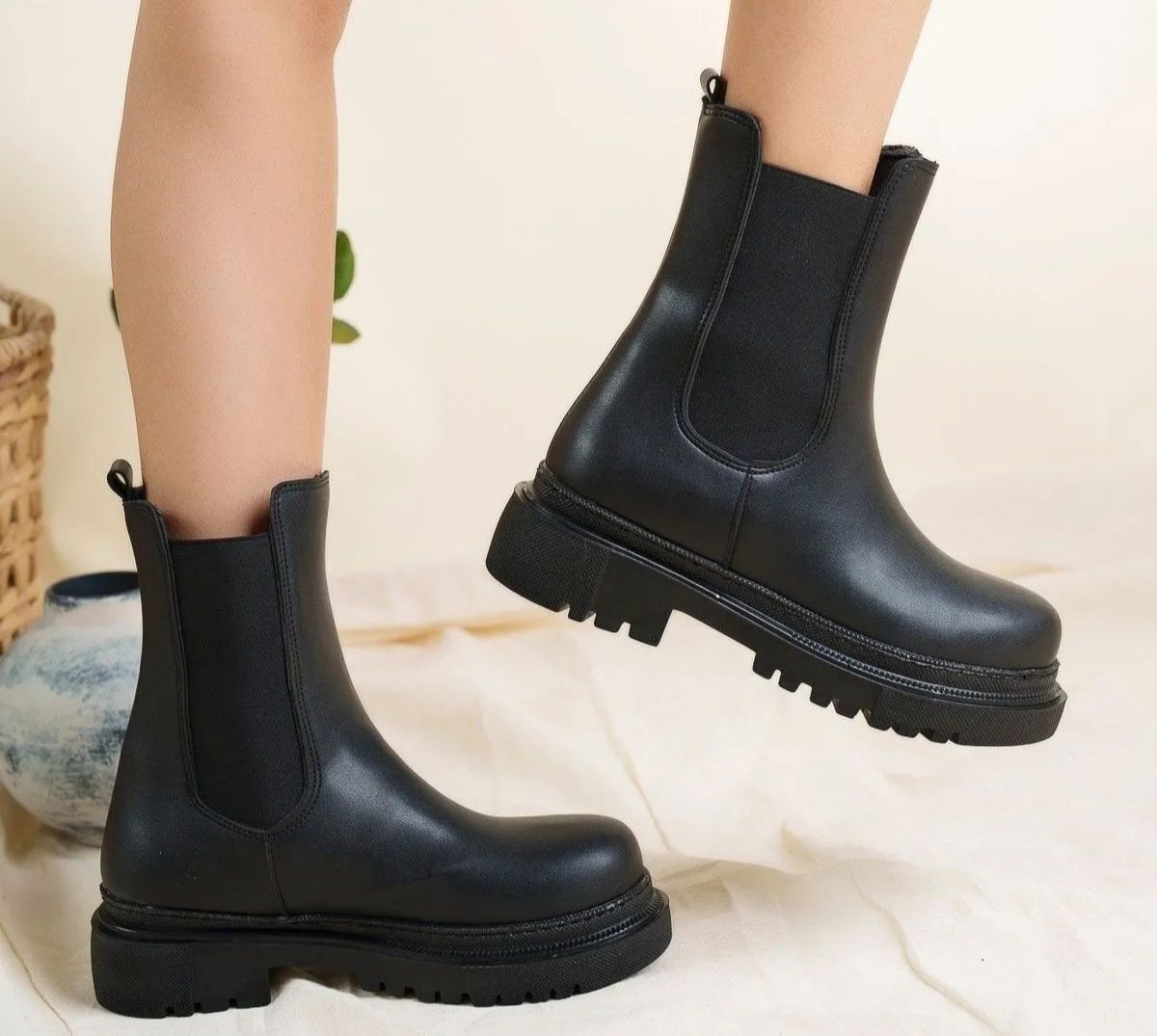 ZENVEA Siyah Termo Lastikli Kadın Bot